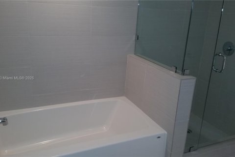 Condo in Miami, Florida, 2 bedrooms  № 1729605 - photo 14