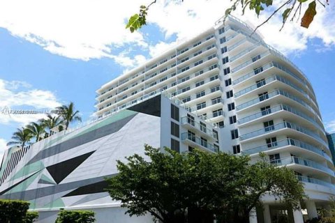 Condo in Miami, Florida, 2 bedrooms  № 1729605 - photo 2