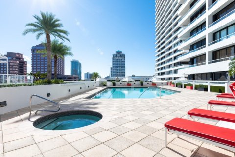 Condo in West Palm Beach, Florida, 2 bedrooms  № 1226058 - photo 1