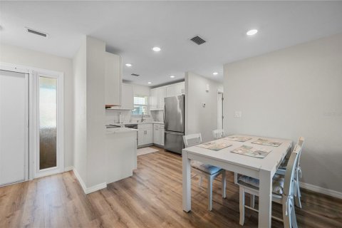 Condo in Punta Gorda, Florida, 2 bedrooms  № 1744376 - photo 8