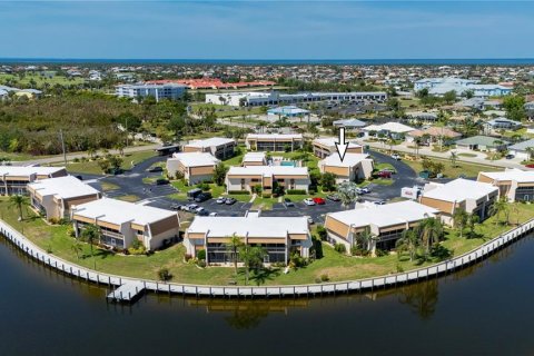 Condo in Punta Gorda, Florida, 2 bedrooms  № 1744376 - photo 1