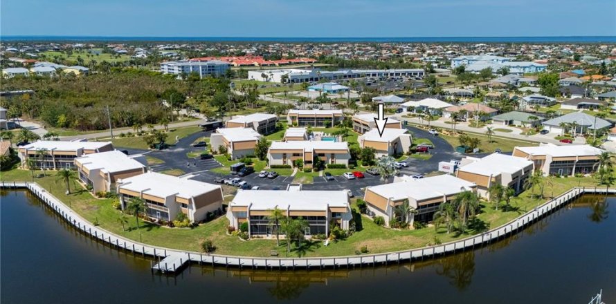 Condo in Punta Gorda, Florida, 2 bedrooms № 1744376