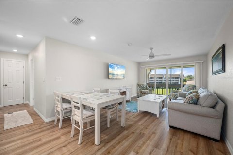 Condo in Punta Gorda, Florida, 2 bedrooms  № 1744376 - photo 7
