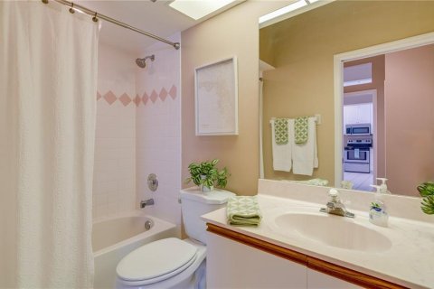 House in Fort Myers, Florida 2 bedrooms, 140.47 sq.m. № 1670752 - photo 13