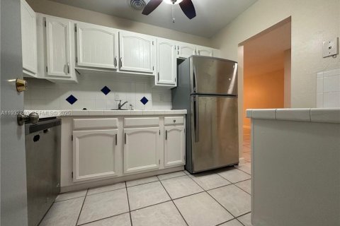 Снять в аренду кондоминиум в Форт-Лодердейл, Флорида 2 спальни, 102.19м2, № 1991103 - фото 4