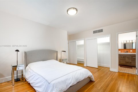 Condo in Bay Harbor Islands, Florida, 2 bedrooms  № 2058207 - photo 24