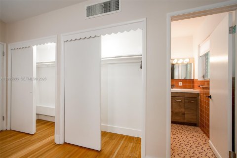 Condo in Bay Harbor Islands, Florida, 2 bedrooms  № 2058207 - photo 25