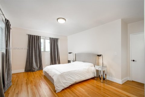 Condo in Bay Harbor Islands, Florida, 2 bedrooms  № 2058207 - photo 23