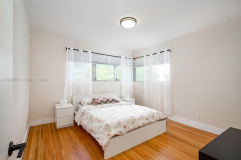 Condo in Bay Harbor Islands, Florida, 2 bedrooms  № 2058207 - photo 17