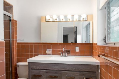 Condo in Bay Harbor Islands, Florida, 2 bedrooms  № 2058207 - photo 26