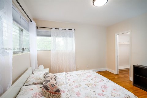 Condo in Bay Harbor Islands, Florida, 2 bedrooms  № 2058207 - photo 18