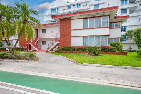 Condominio en Bay Harbor Islands, Florida, 2 dormitorios № 2058207