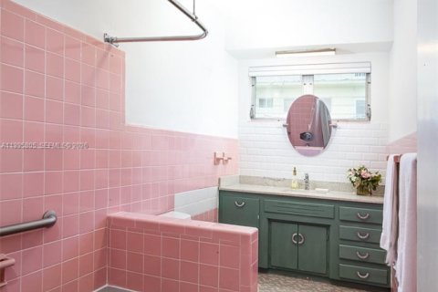 Condo in Bay Harbor Islands, Florida, 2 bedrooms  № 2058207 - photo 21