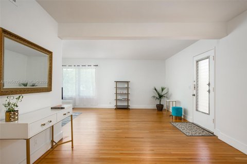 Condo in Bay Harbor Islands, Florida, 2 bedrooms  № 2058207 - photo 8