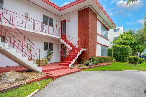 Condo in Bay Harbor Islands, Florida, 2 bedrooms  № 2058207 - photo 3