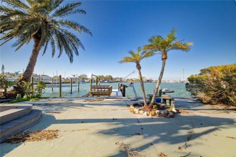 House in Madeira Beach, Florida 3 bedrooms, 133.78 sq.m. № 1724430 - photo 21