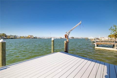 House in Madeira Beach, Florida 3 bedrooms, 133.78 sq.m. № 1724430 - photo 22