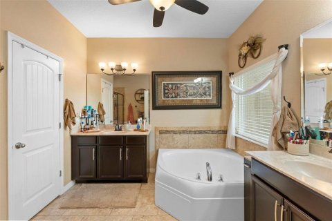 House in Apopka, Florida 4 bedrooms, 253.72 sq.m. № 1761299 - photo 30