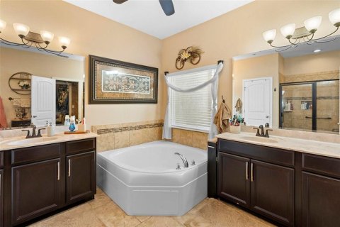 House in Apopka, Florida 4 bedrooms, 253.72 sq.m. № 1761299 - photo 29