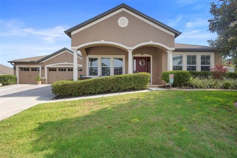 House in Apopka, Florida 4 bedrooms, 253.72 sq.m. № 1761299 - photo 2