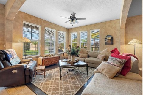 House in Apopka, Florida 4 bedrooms, 253.72 sq.m. № 1761299 - photo 12