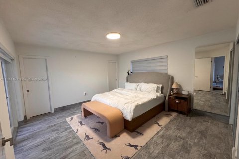 House in Miami, Florida 3 bedrooms, 151.52 sq.m. № 2000897 - photo 6