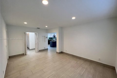 House in Miami, Florida 3 bedrooms, 151.52 sq.m. № 2000897 - photo 20