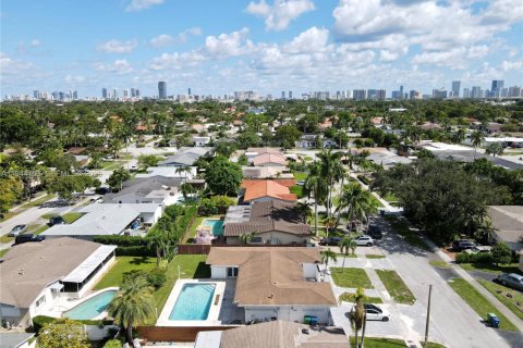 House in Miami, Florida 3 bedrooms, 151.52 sq.m. № 2000897 - photo 27