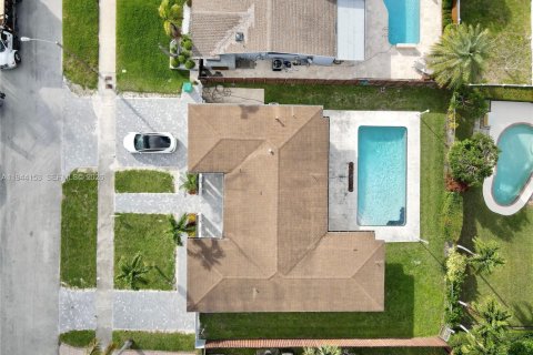 House in Miami, Florida 3 bedrooms, 151.52 sq.m. № 2000897 - photo 3