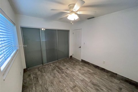 House in Miami, Florida 3 bedrooms, 151.52 sq.m. № 2000897 - photo 15