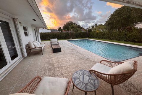 House in Miami, Florida 3 bedrooms, 151.52 sq.m. № 2000897 - photo 11