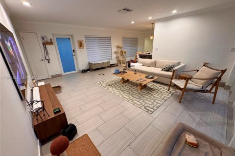 House in Miami, Florida 3 bedrooms, 151.52 sq.m. № 2000897 - photo 7