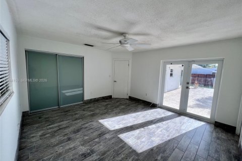 House in Miami, Florida 3 bedrooms, 151.52 sq.m. № 2000897 - photo 24