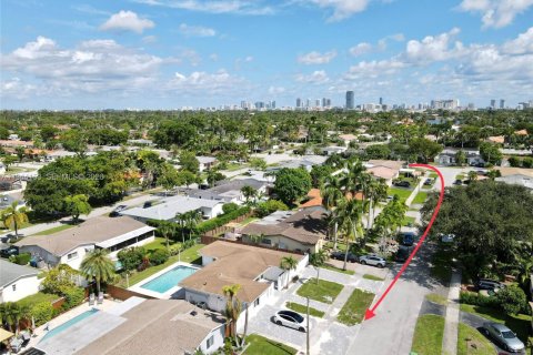 House in Miami, Florida 3 bedrooms, 151.52 sq.m. № 2000897 - photo 28