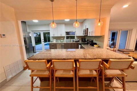 House in Miami, Florida 3 bedrooms, 151.52 sq.m. № 2000897 - photo 9