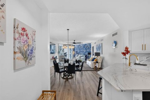 Condo in Holly Hill, Florida, 2 bedrooms  № 2374112 - photo 7