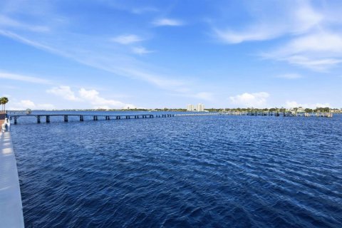 Condo in Holly Hill, Florida, 2 bedrooms  № 2374112 - photo 5