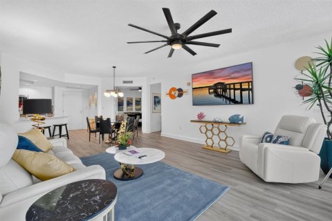 Condo in Holly Hill, Florida, 2 bedrooms  № 2374112 - photo 8