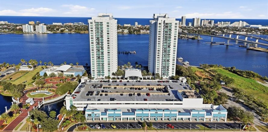 Condo in Holly Hill, Florida, 2 bedrooms  № 2374112