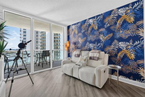 Condo in Holly Hill, Florida, 2 bedrooms  № 2374112 - photo 11