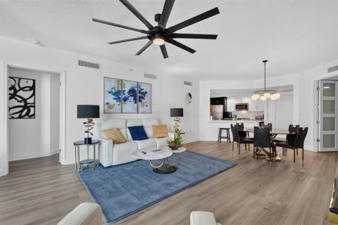 Condo in Holly Hill, Florida, 2 bedrooms  № 2374112 - photo 9