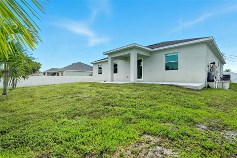 House in Cape Coral, Florida 3 bedrooms, 183.02 sq.m. № 1910590 - photo 30