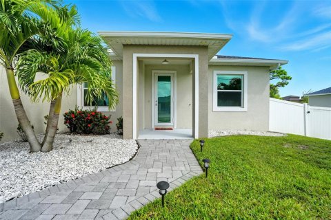 Villa ou maison à louer à Cape Coral, Floride: 3 chambres, 183.02 m2 № 1910590 - photo 4
