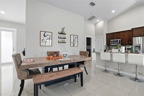 House in Cape Coral, Florida 3 bedrooms, 183.02 sq.m. № 1910590 - photo 13