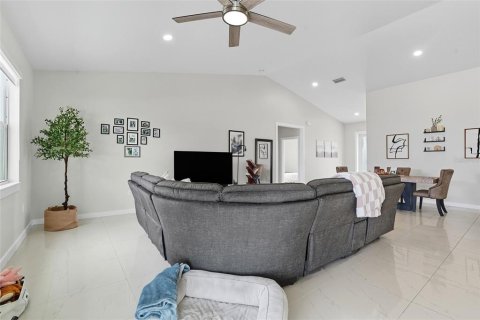 Villa ou maison à louer à Cape Coral, Floride: 3 chambres, 183.02 m2 № 1910590 - photo 8