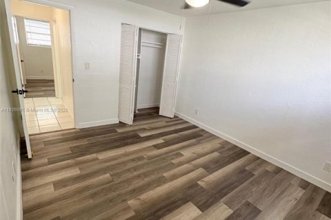 Condo in Miami, Florida, 2 bedrooms  № 1978798 - photo 12