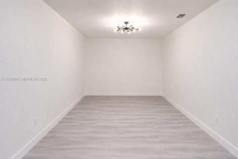 Villa ou maison à vendre à Miami, Floride: 4 chambres, 214.14 m2 № 2087075 - photo 10