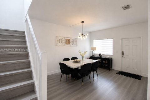 Villa ou maison à vendre à Miami, Floride: 4 chambres, 214.14 m2 № 2087075 - photo 11