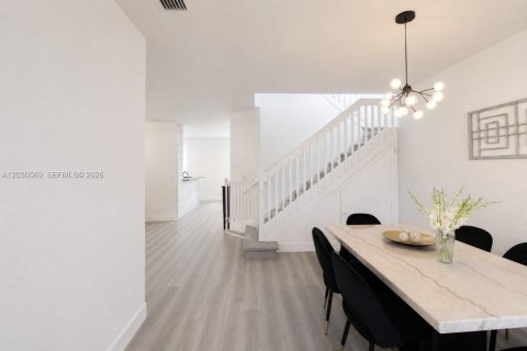 Villa ou maison à vendre à Miami, Floride: 4 chambres, 214.14 m2 № 2087075 - photo 9
