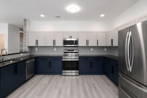 Villa ou maison à vendre à Miami, Floride: 4 chambres, 214.14 m2 № 2087075 - photo 3
